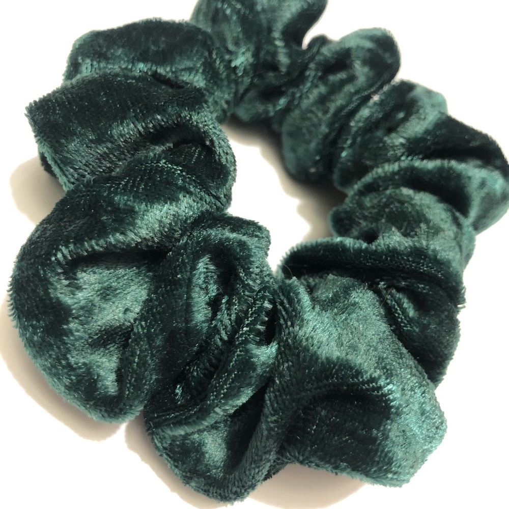 Green Velvet Scrunchie💚